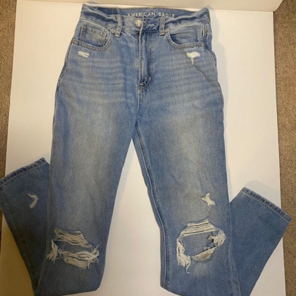 American Eagle High Waisted Ripped Mom Jeans Size 00